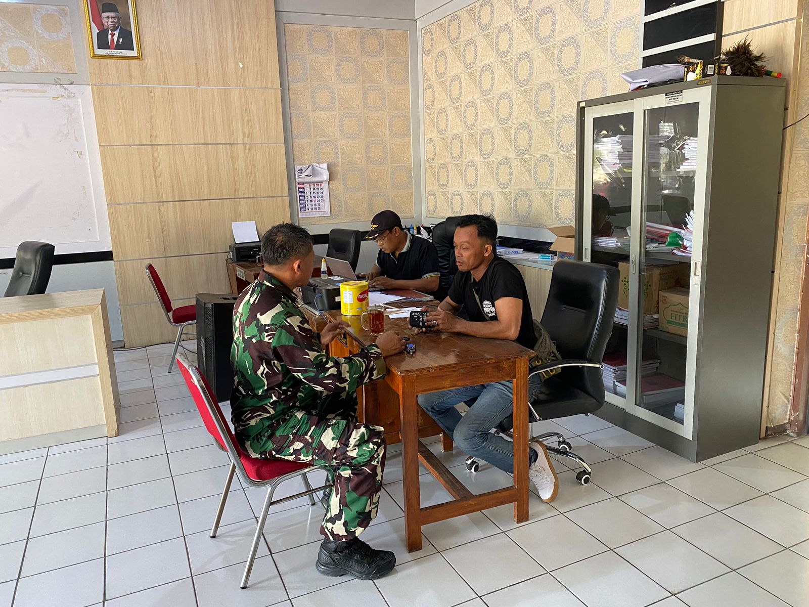 Ingatkan Bahaya Kebakaran, Babinsa Wonosari Datangi Perangkat Desa Binaan