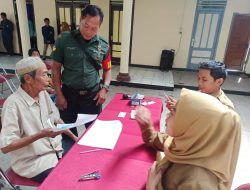 Pendampingannya Babinsa Wonosari Pada Penyaluran BLT DD Desa Boto