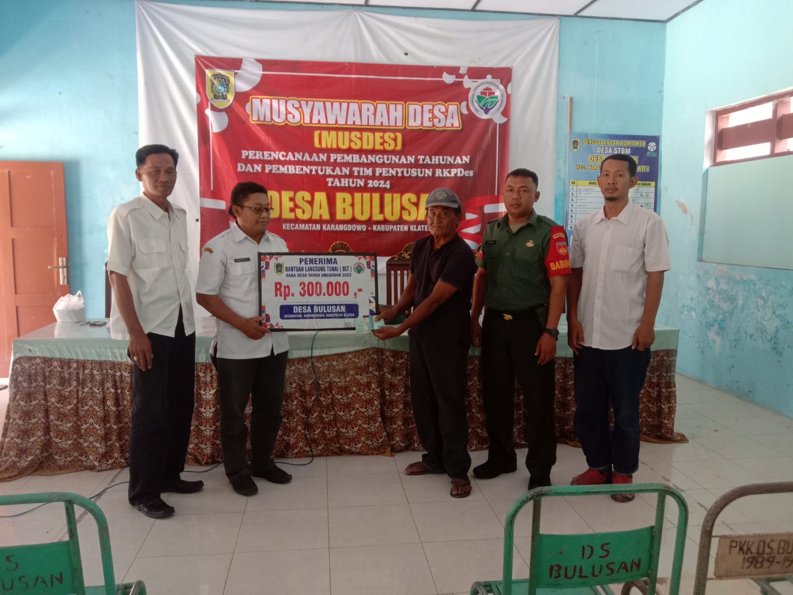 Gelar BLT DD Tahap VII Tahun 2023 Desa Bulusan, Babinsa Karangdowo Amankan Penyalurannya