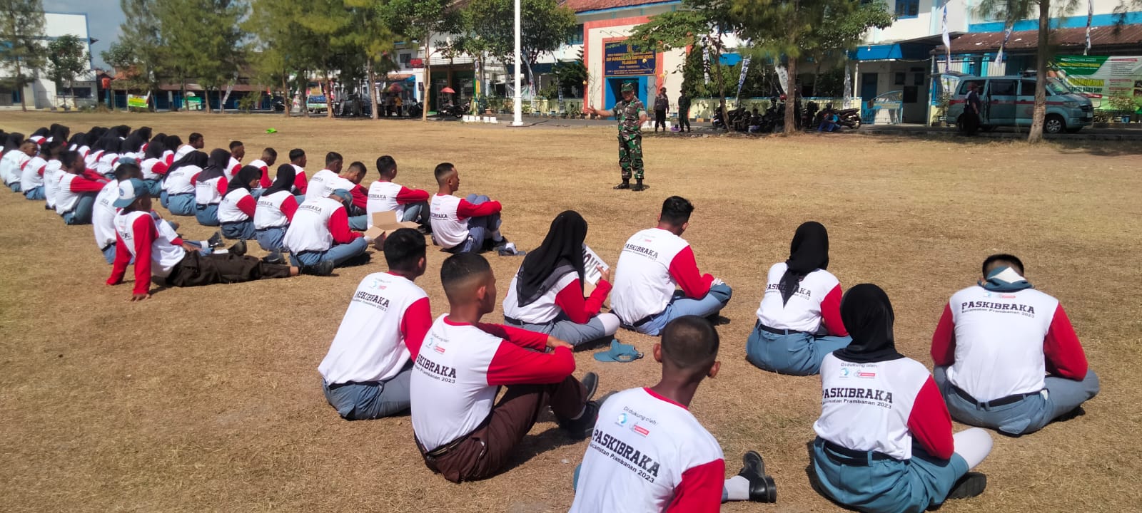 Danramil 09/Prambanan Tinjau Langsung Latihan Paskibra Tingkat Kecamatan