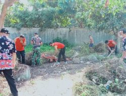 Koramil Wonosari Bersama ASN Kecamatan Wonosari Bersihkan Lapangan Desa Bentangan