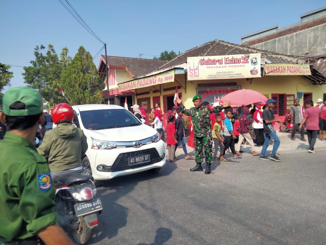 Babinsa Wonosari Pengamanan Karnaval Gebyar Kemerdekaan RI Ke 78 Di Wilayah Binaan