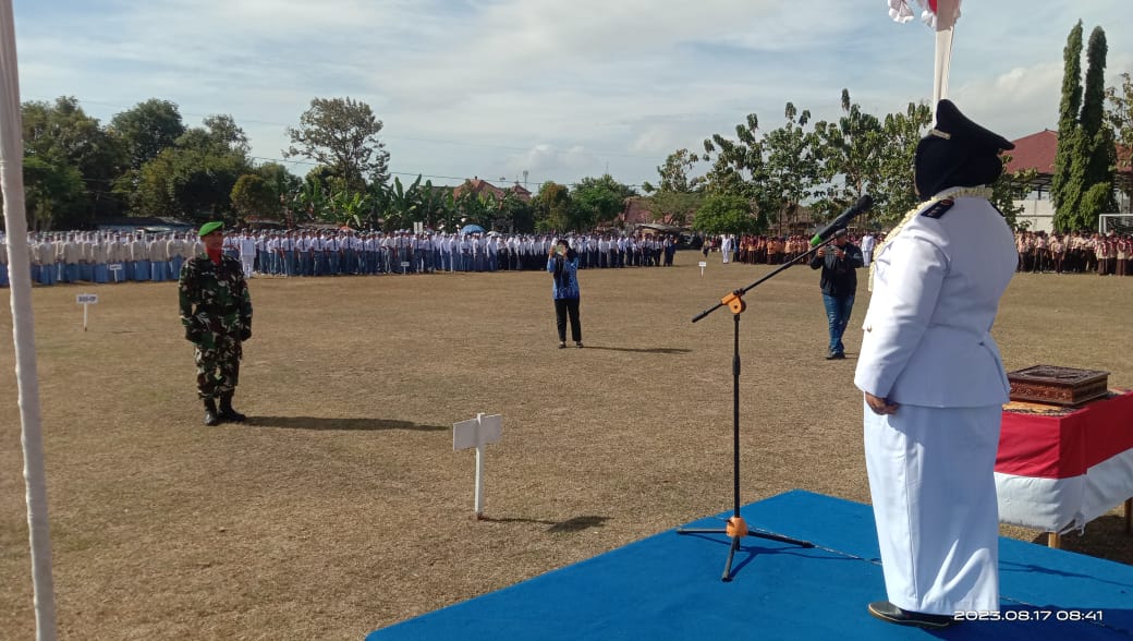 Danramil 23/Ceper Hadiri Upacara HUT RI Ke 78 Di Kecamatan Ceper Lapangan Kurung
