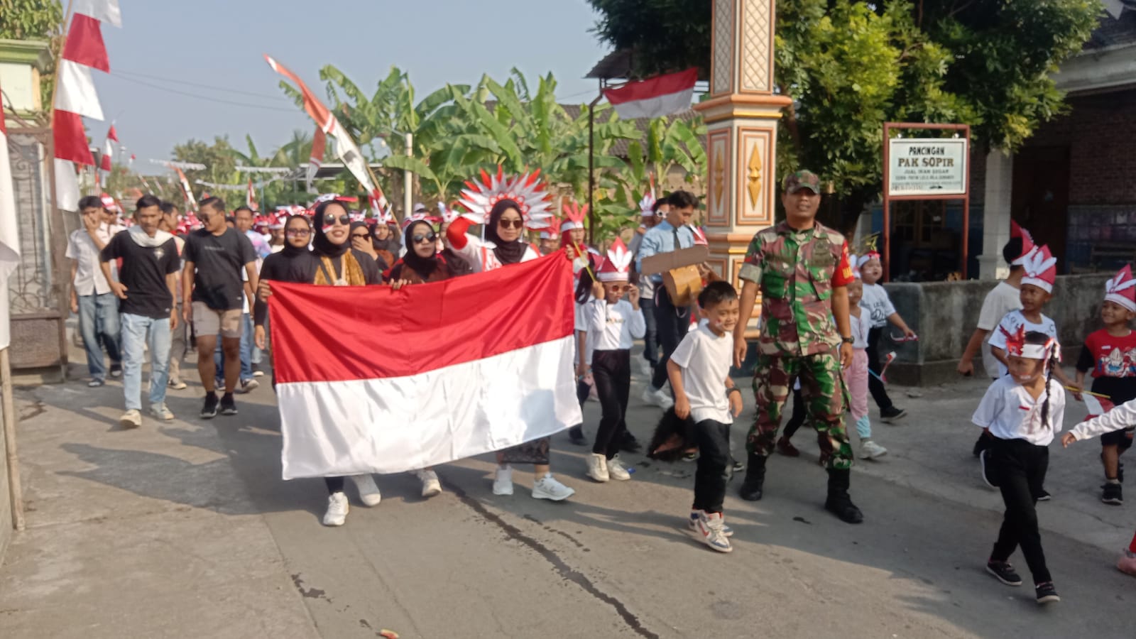 Harapan Koptu Suyono Babinsa Wonosari Amankan Karnaval Desa Sidowarno