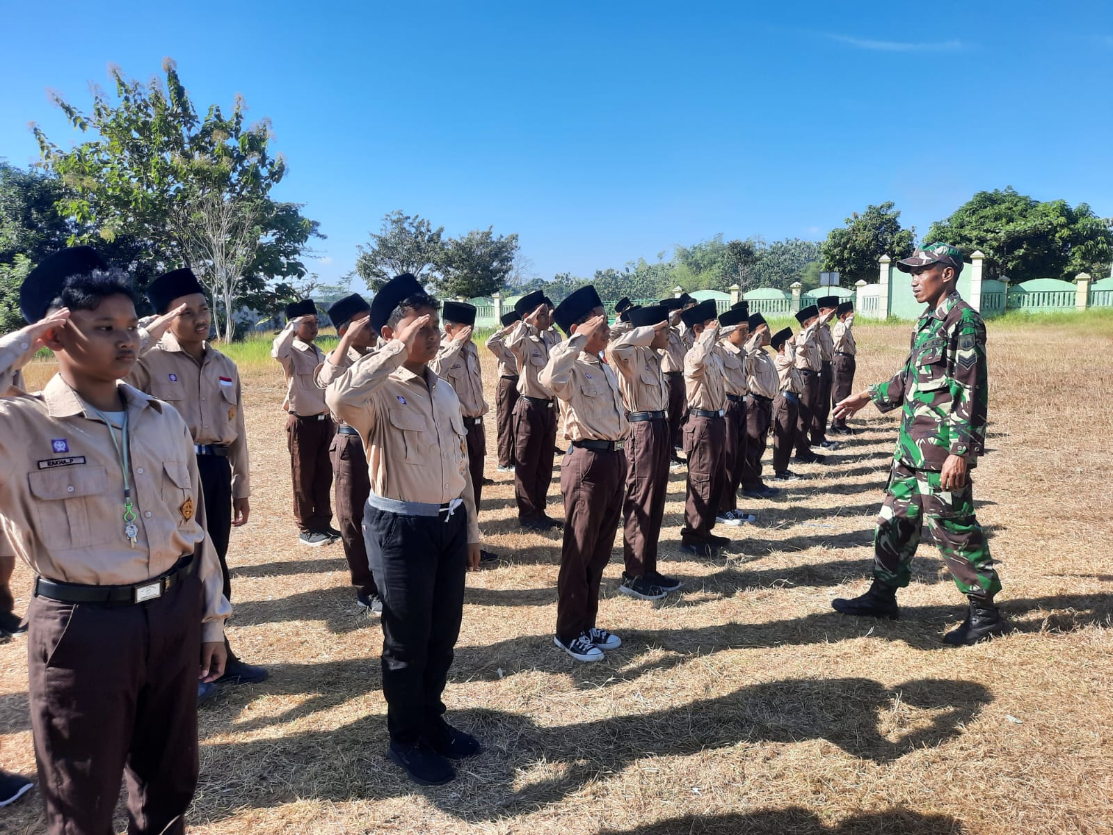 Tanamkan Disiplin, Babinsa Datangi MTs Pancasila Sakti
