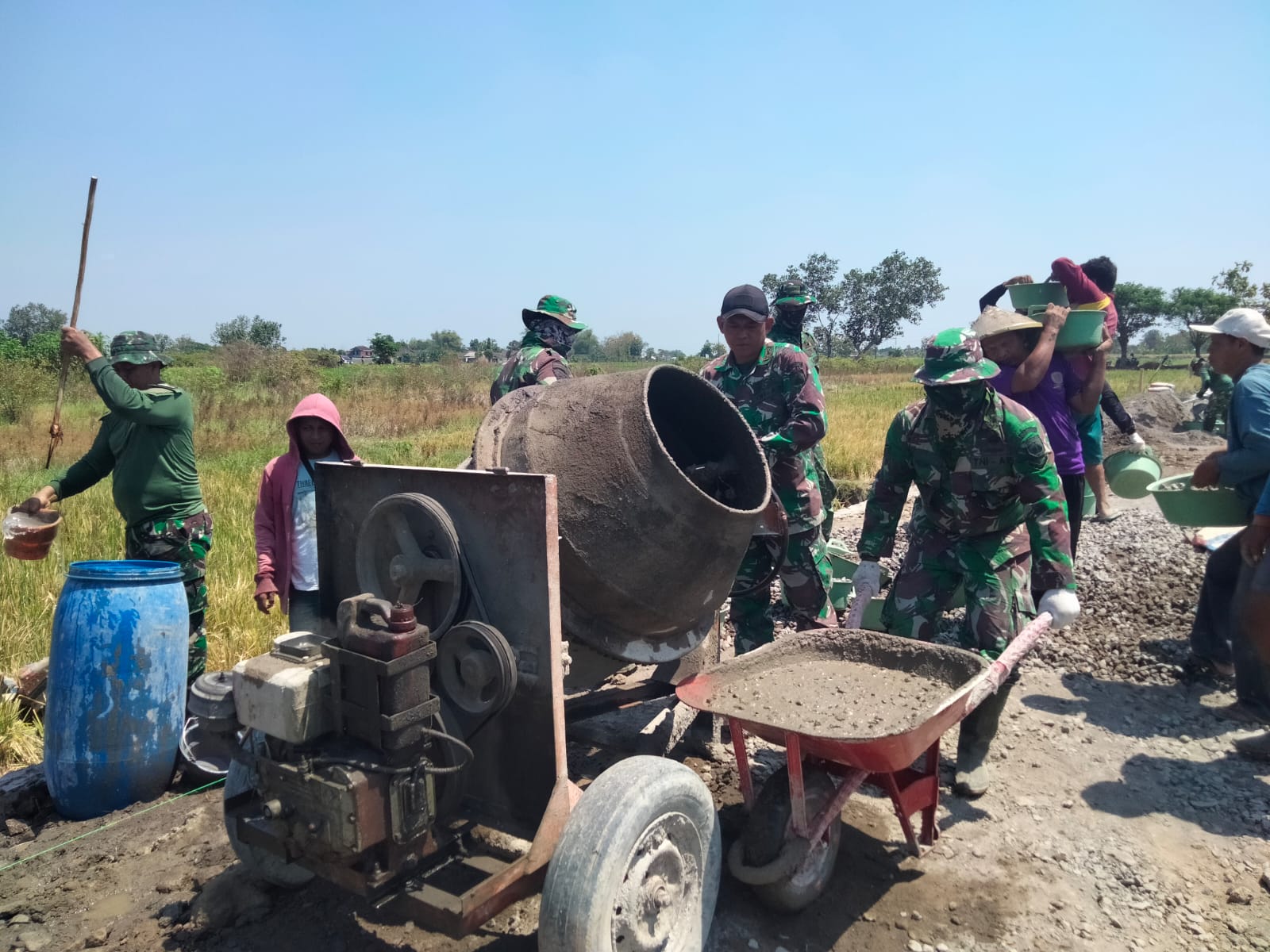 Koramil 22 Wonosari Bersama Warga Desa Boto Kejar Target KBMKB