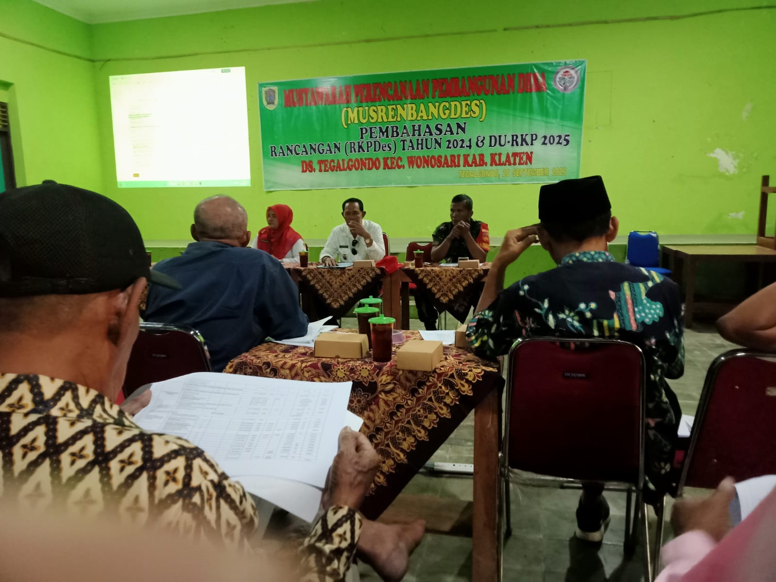 Dukung Pembangunan Desa, Babinsa Wonosari Hadiri Musrenbang Desa Tegalgondo