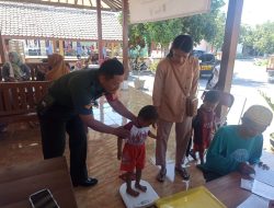 Gelaran Posyandu, Babinsa Prambanan Dampingi Bidan Desa Kebondalem Kidul