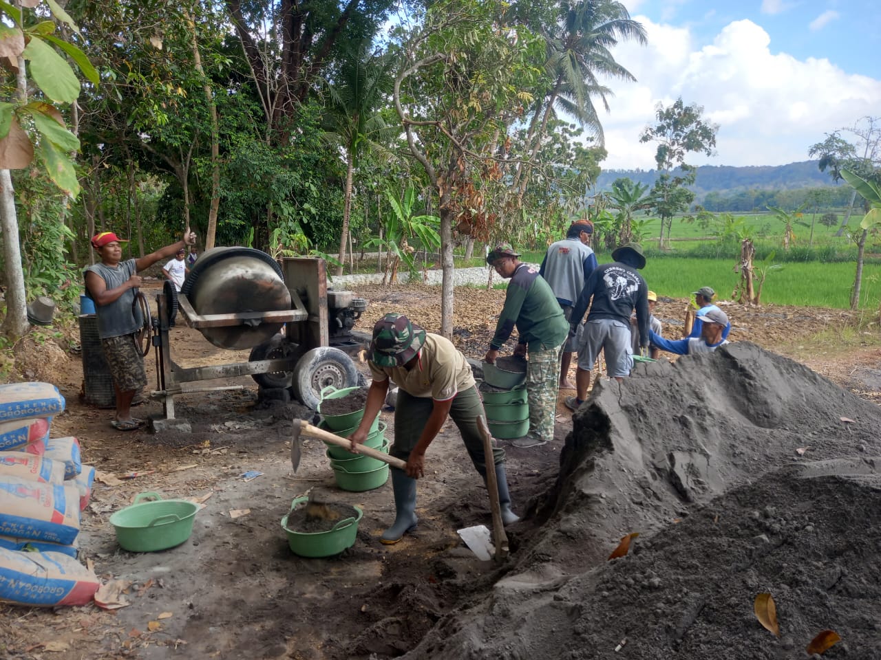 Semangat Warga Gunung Gajah Hadapi TMMD