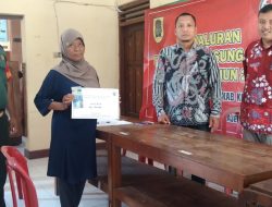 Babinsa Ceper Dampingi Penyaluran BLT Dana Desa Kajen Ceper