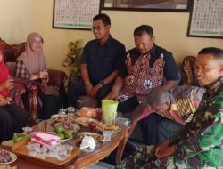 Kesinergian Babinsa Ceper Bersama Perangkat Desa Meger