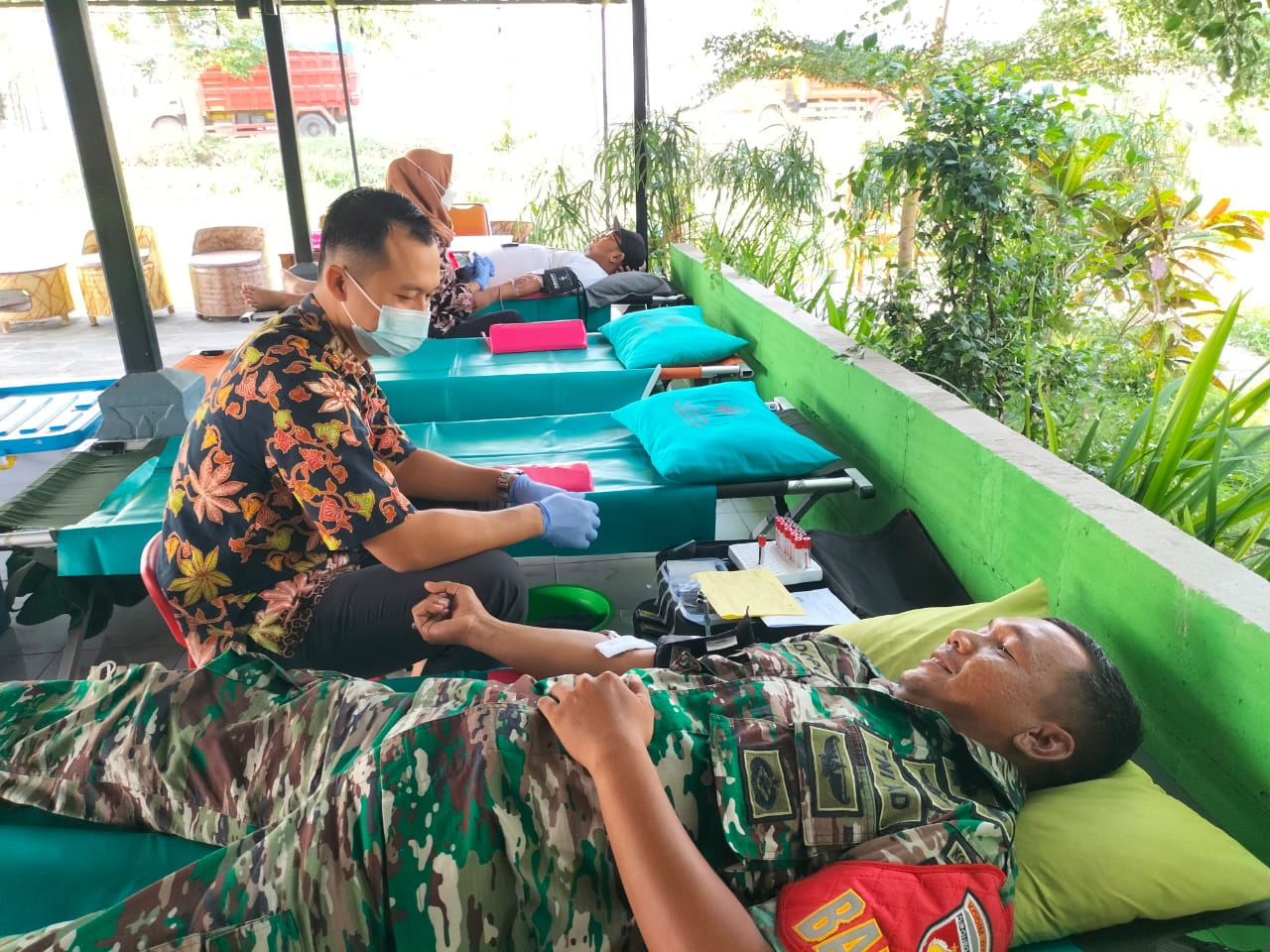 Peduli Terhadap Sesama, Babinsa Wonosari Ikut Donor Darah Peringati Hari Sumpah Pemuda Ke 95