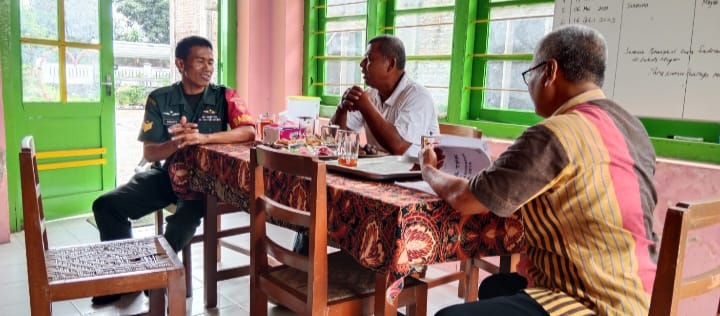 Pererat Sinergitas Di Wilayah Babinsa Ceper Sambangi Perangkat Desa Binaan