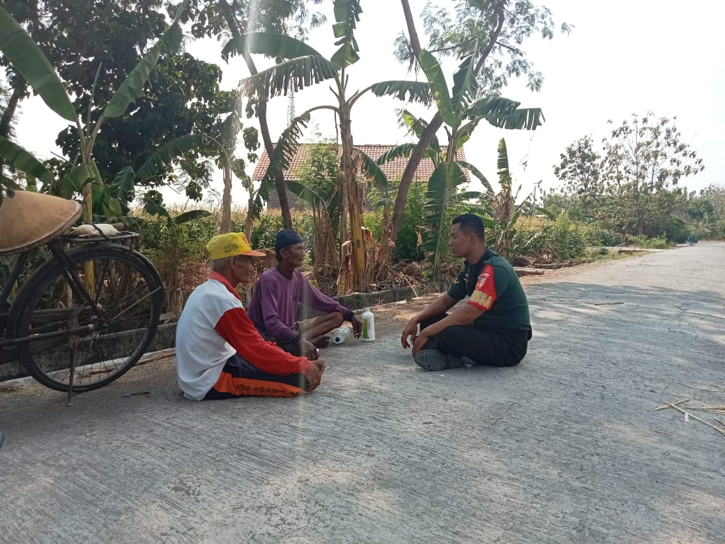 Pererat Silaturahmi Dengan Warga, Babinsa Ceper Sambangi Warga Binaan