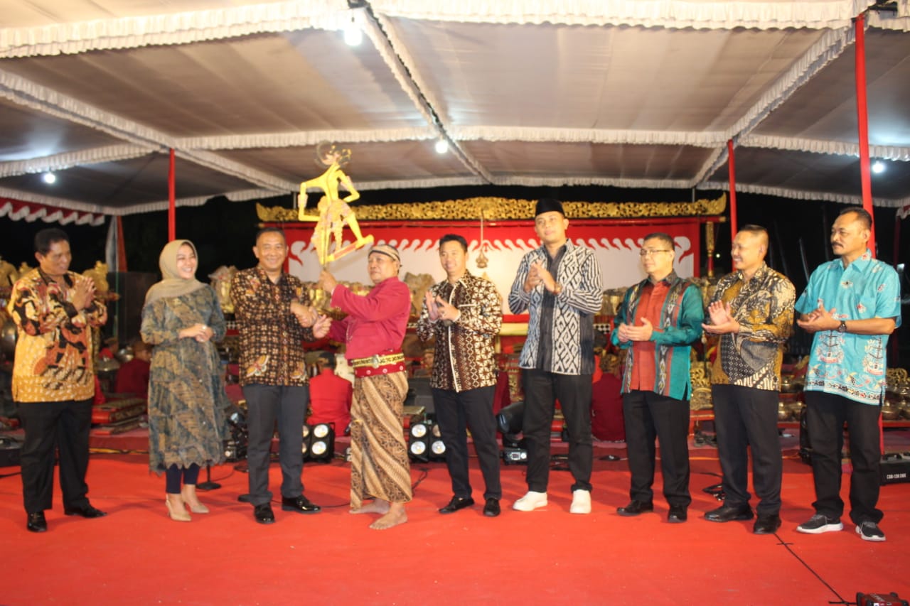 Bimo Krido Lakon Wayangan HUT TNI, Terima Rekor Muri Dan Dunia