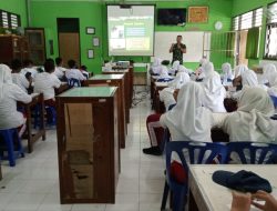 Danramil 08/Ngawen Beri Materi Kepemimpinan Siswa Siswi SMP N 1 Ngawen