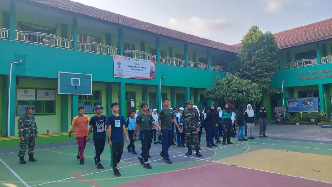 Perkuat Karakter Disiplin, Babinsa Prambanan Beri Pelatihan PBB