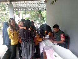 Wujudkan Balita Sehat, Babinsa Koramil 11 Karangnongko Dampingi Posyandu Desa Binaan