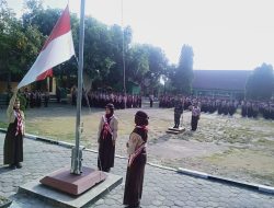 Saat Babinsa Ceper Jadi Pembina Upacara di SMPN 3 Ceper, Ini Amanatnya