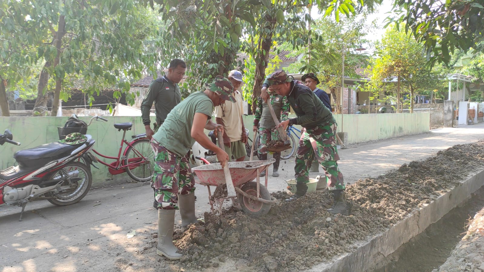 Karya Bhakti Jurus Jitu Kemanunggalan TNI dan Rakyat