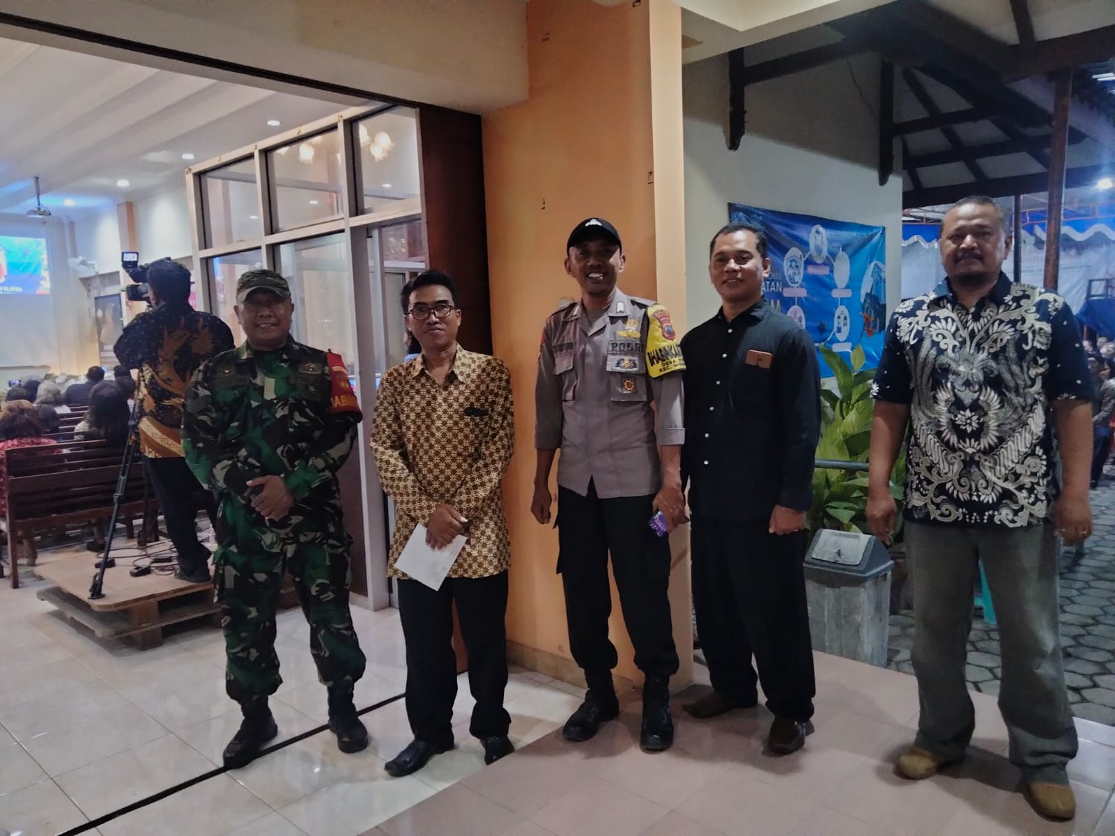 Wujudkan Beribadah Khidmat, Koramil Wonosari Bersama Muspika Amankan Perayaan Natal Di Gereja