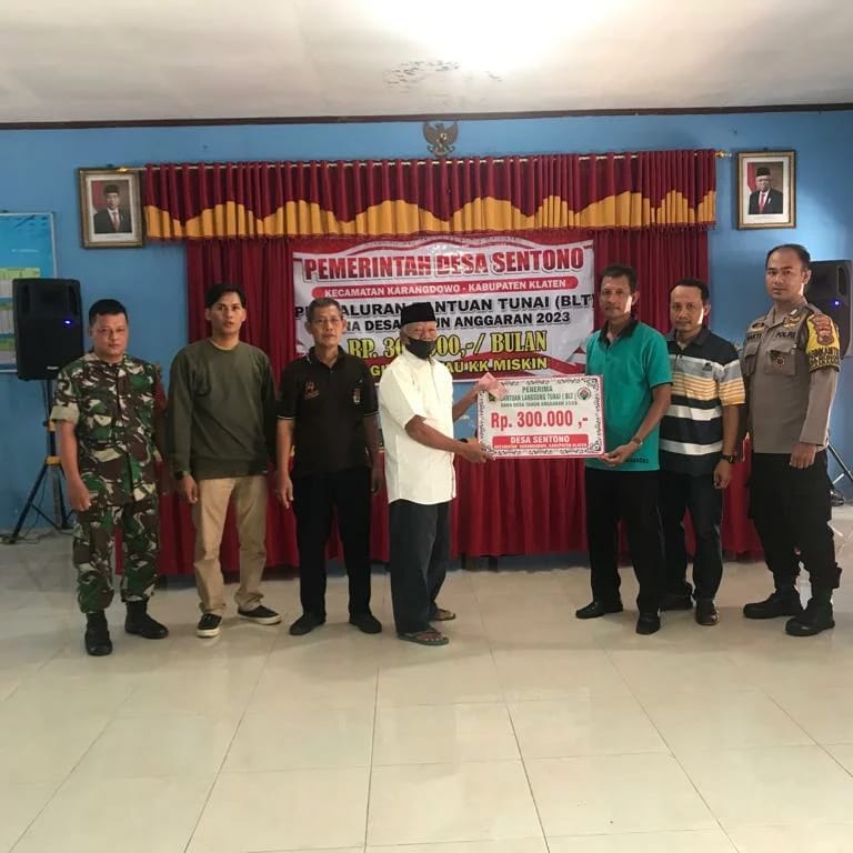 BLT DD Tahap Xll Dibagikan, Babinsa Koramil Karangdowo Dampingi Penyalurannya