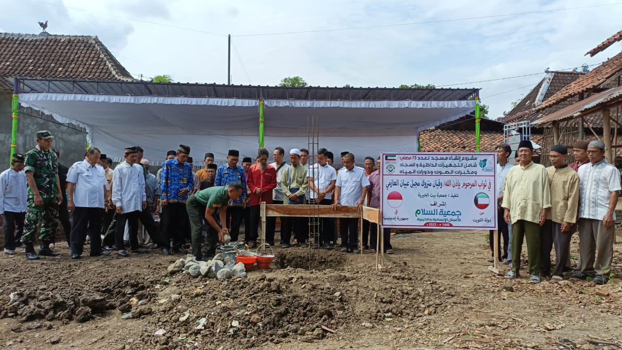 Bati Tuud Koramil Karangdowo Hadiri Peletakan Batu Pertama Pembangunan Masjid
