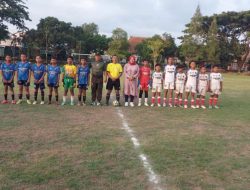 Danramil Prambanan Serahkan Trophy Turnamen Sepak Bola Piala Askab