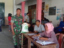 Pemdes Gunting Salurkan Bantuan Pangan Dari BPN, Babinsa Wonosari Amankan Distribusinya