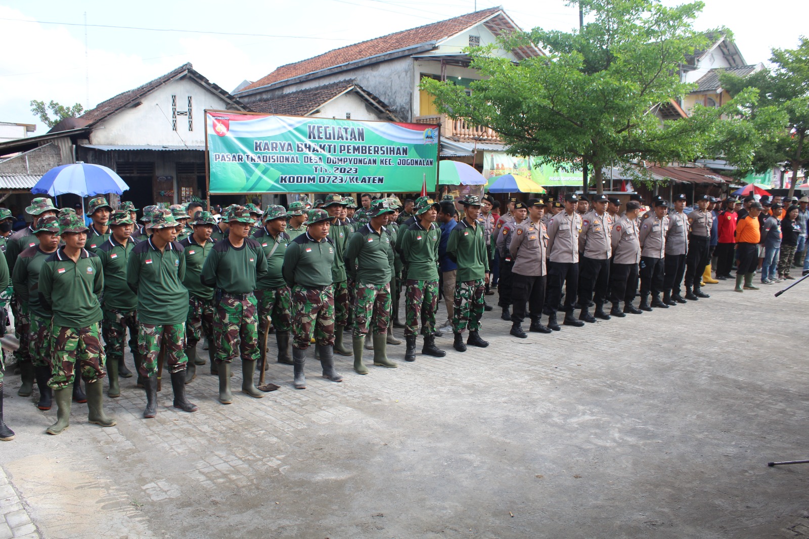 Karya Bakti, Kodim 0723/Klaten Gelar Bersih Pasar Tradisional