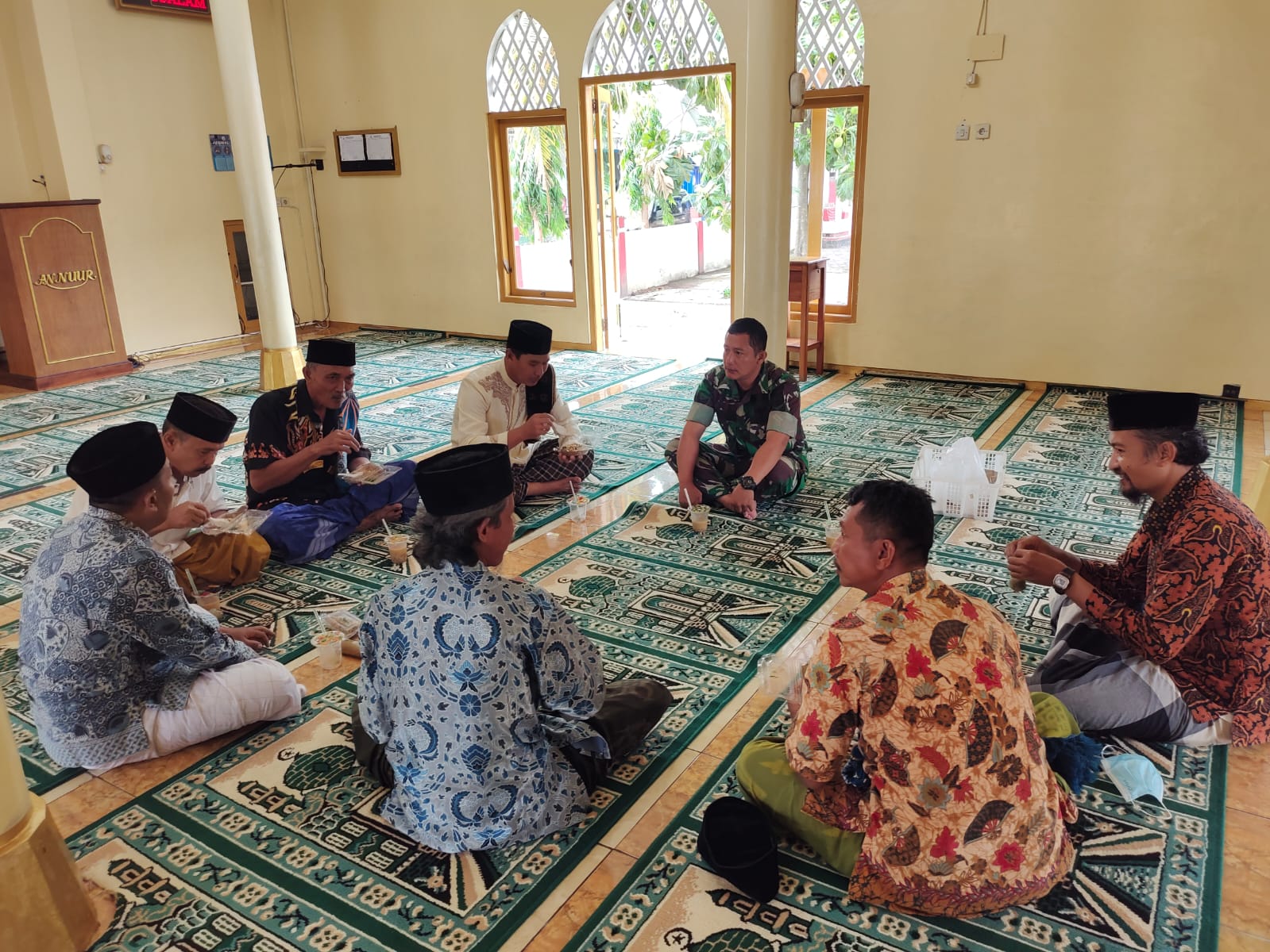 Sambangi Tokoh Agama, Babinsa Prambanan Sambangi Pengurus Masjid Binaan