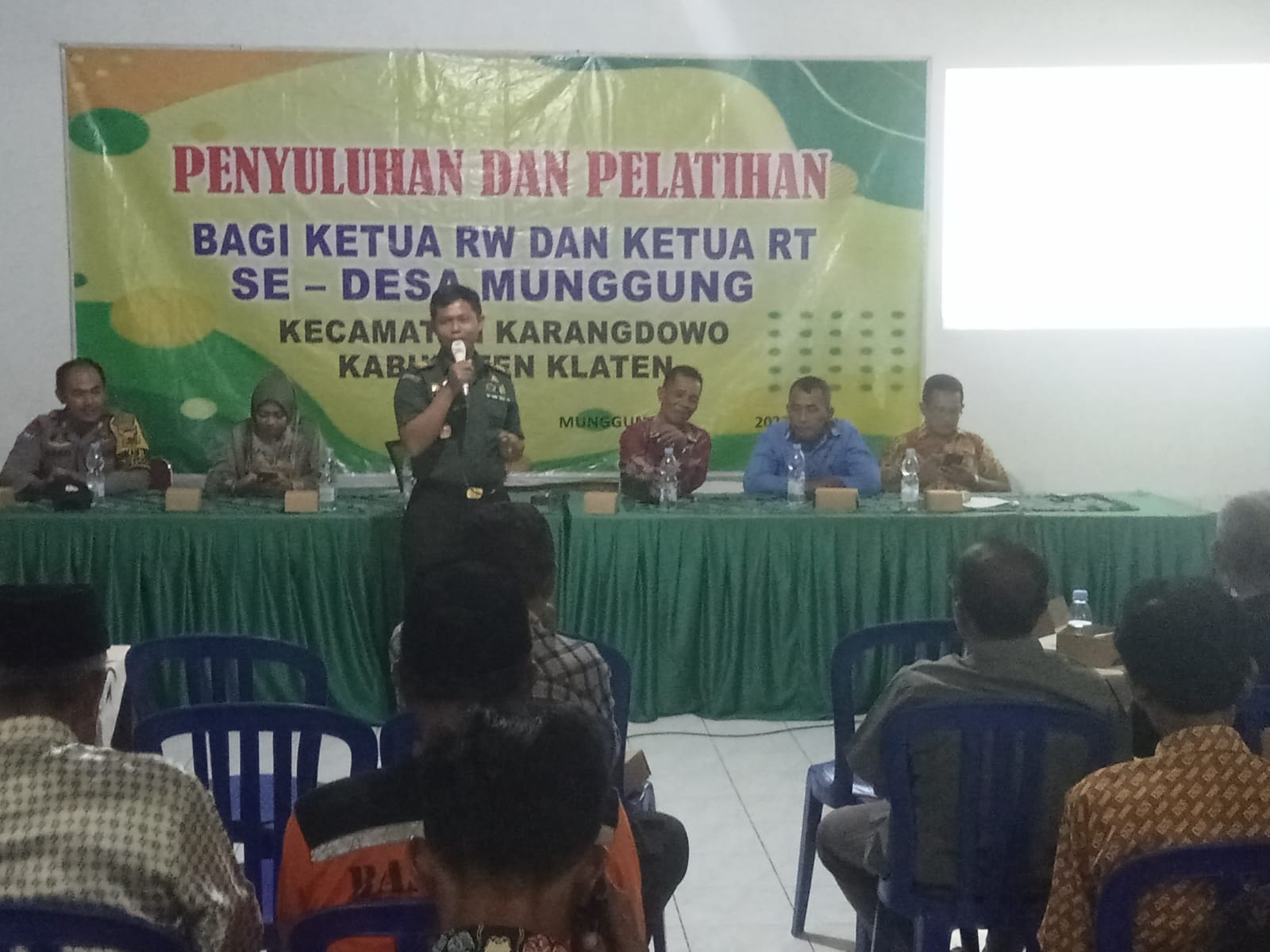 Danramil 17 Karangdowo Beri Wasbang Ketua RT/RW Desa Munggung, Ini Katanya