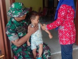 Babinsa Koramil 23/Ceper Dampingi Bidan Desa Kurung Gelar Posyandu