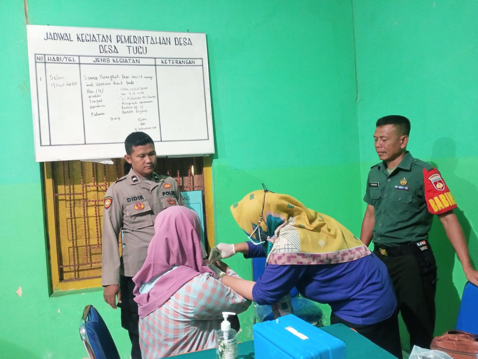 Babinsa Koramil Cawas Bersama Bhabinkamtibmas Dampingi PIN Polio Desa Tugu