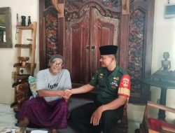 Sambang Warga, Babinsa Koramil Ceper Datangi Tokoh Masyarakat