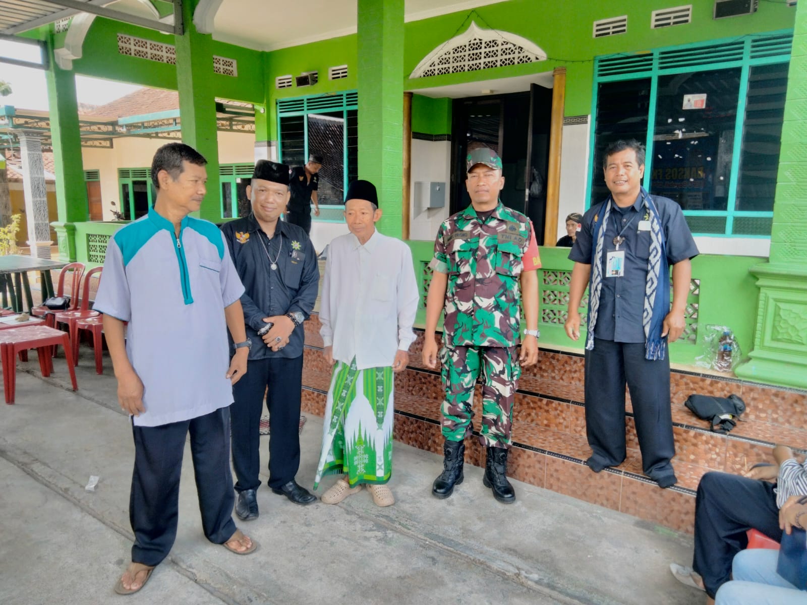 Gelar Baksos Pengobatan Alternatif, Babinsa Wonosari Dampingi FKPPAI Jateng