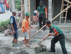 Wujudkan Kemanunggalan TNI dan Rakyat, Babinsa Wonosari Bantu Rehab Mushola Desa Binaan