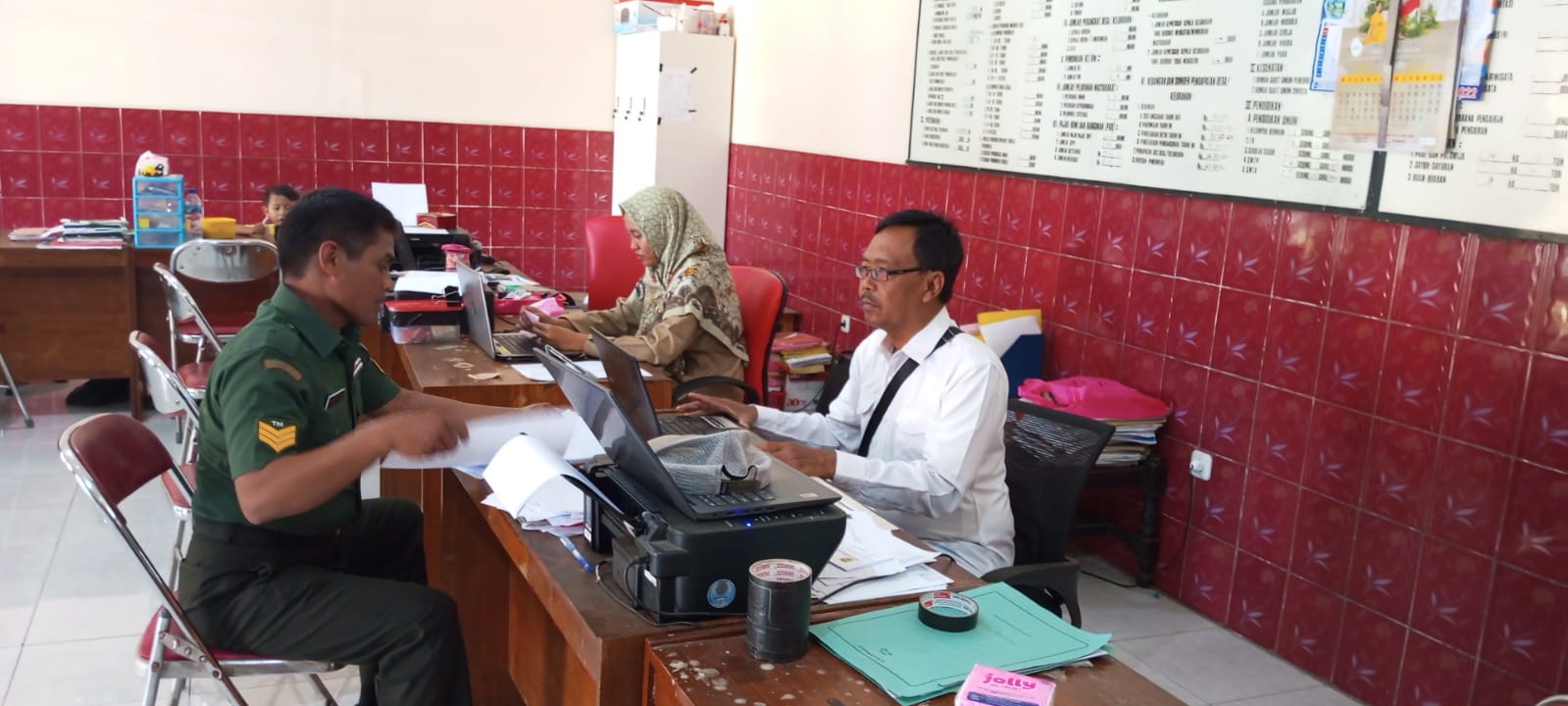 Babinsa Koramil 24/Klaten Utara Sambangi Kantor Desa Sekarsuli, Ini Yang Dilakukan