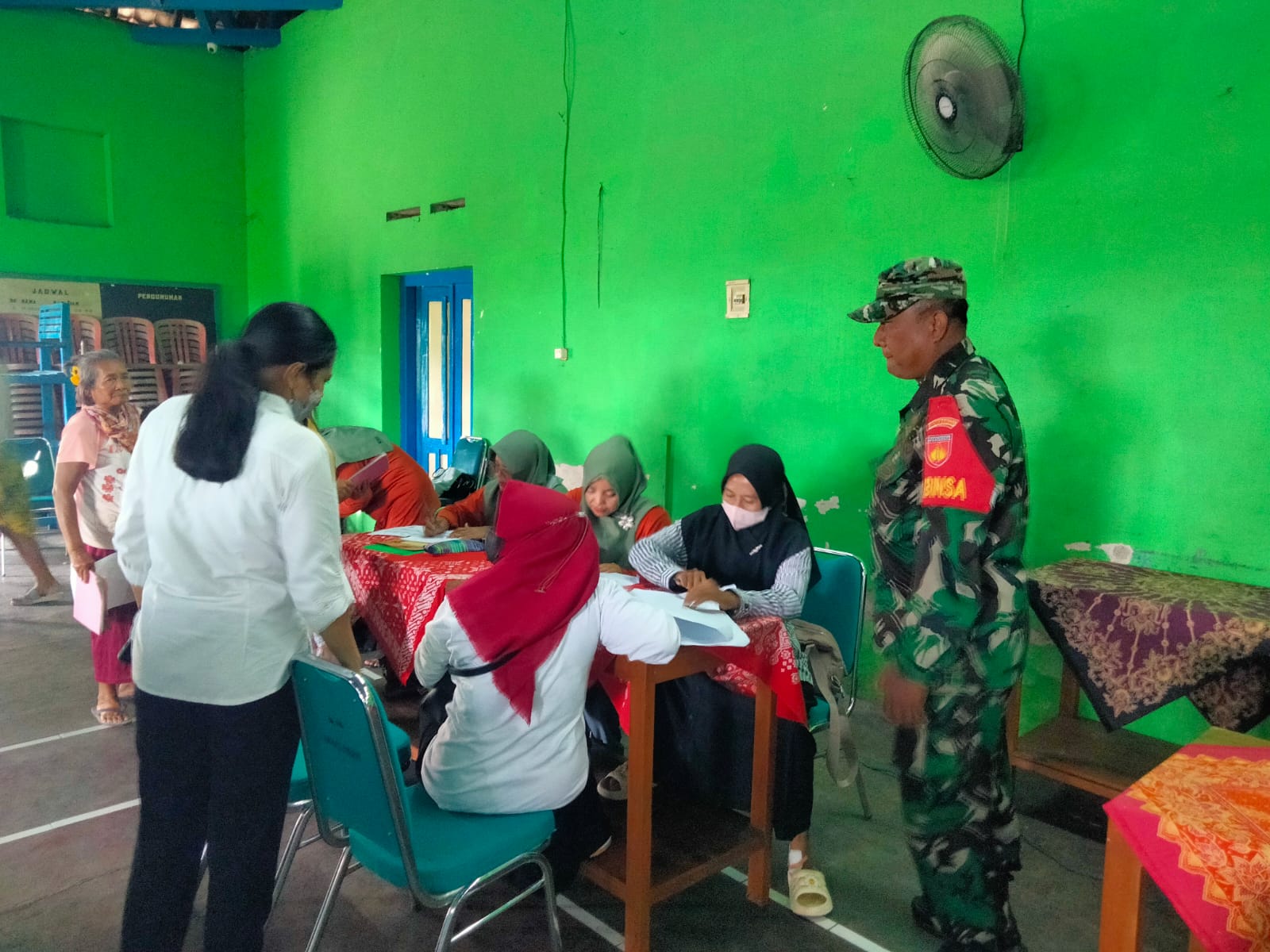 Gelar PIN Polio Di 5 Desa, Babinsa Koramil 22 Wonosari Turun Bantu Bidan Desa