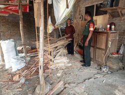 Sambangi Pengrajin Kayu, Babinsa Ceper Ingatkan Ini