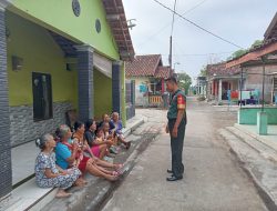 Ciptakan Lingkungan Asri, Babinsa Ceper Himbau Jaga Kebersihan Lingkungan