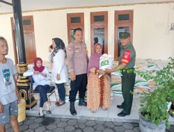 Babinsa Wonosari Dampingi Penyaluran Beras Desa Wadunggetas
