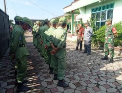 Wujudkan Pemilu Damai, Babinsa Wonosari Beri Pembekalan Linmas Desa Sekaran