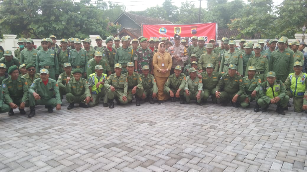 Anggota Koramil 23/Ceper Hadiri Gelar Apel Siaga Satlinmas Se Kecamatan Ceper