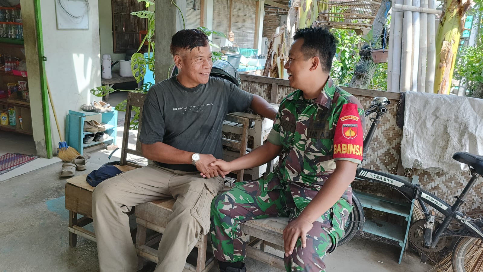 Dekat Dengan Warga, Babinsa Koramil 24/Klaten Utara Sambangi Warga Ngingas Kidul