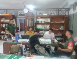 Eratkan Sinergitas, Babinsa Jalin Komunikasi Bersama Staf Kelurahan