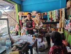 Menjaga Stabilitas Harga Sembako, Babinsa Prambanan Pantau Harga di Pasar Tradisional