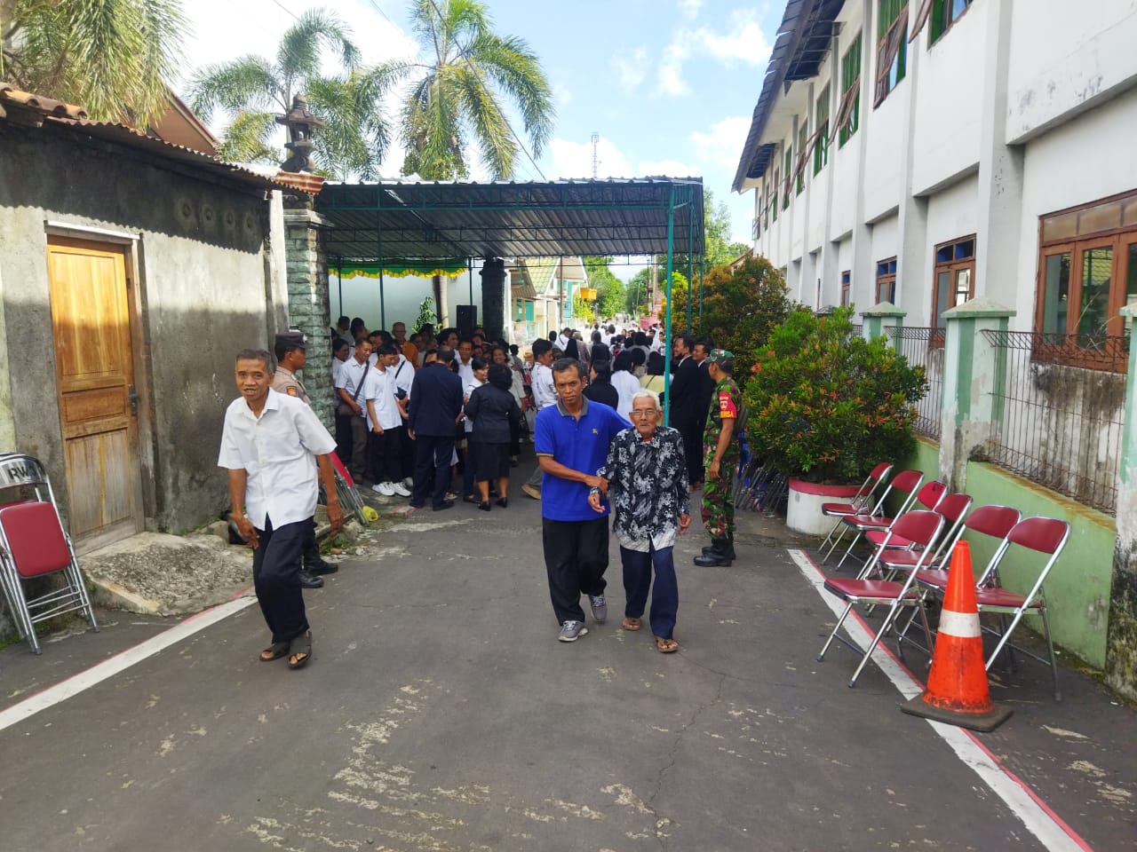 Beikan Suasana Aman Dan Nyaman, Babinsa Prambanan Amankan Ibadah Paskah