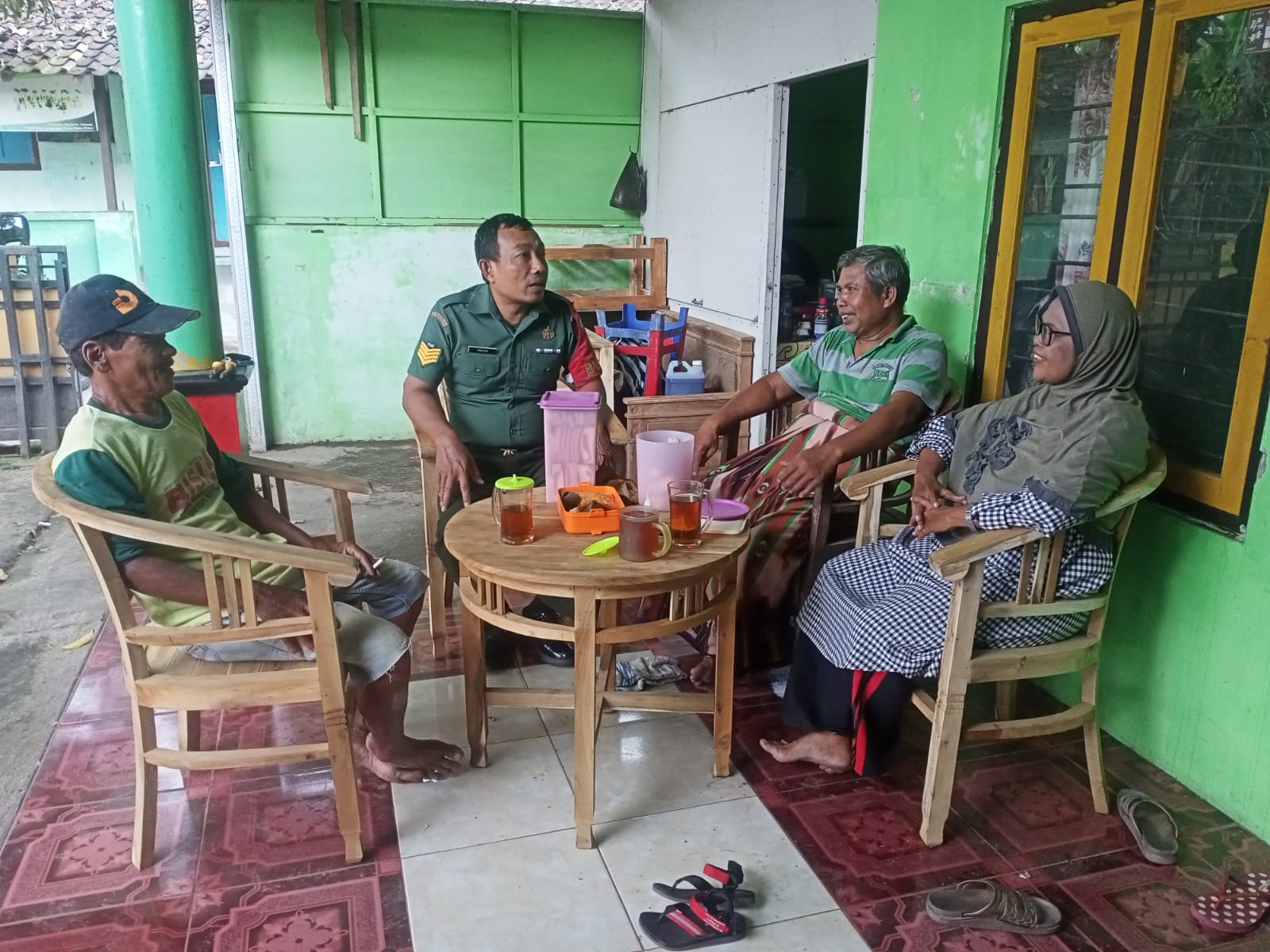 Beri Pesan Kamtibmas, Babinsa Koramil Klaten Utara Jalin Keakraban Dengan Warga