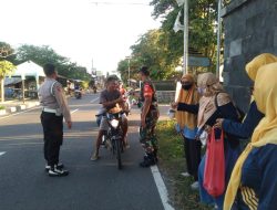 Berbagi Berkah Di Bulan Ramadhan Babinsa Prambanan Bagikan Takjil Gratis Bersama Warga